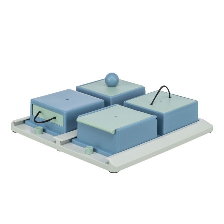 Trixie Dog Activity Poker Box 1