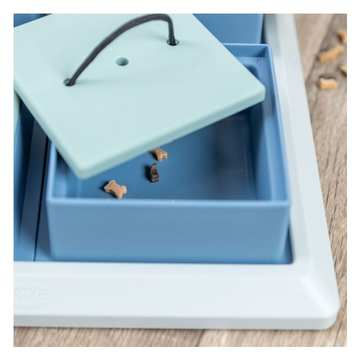 Trixie Dog Activity Poker Box 1